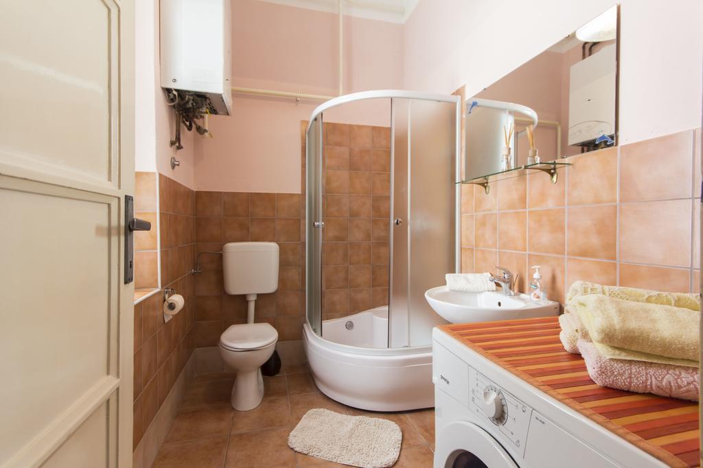 Spacious & Smart Center Apartment Pula Phòng bức ảnh